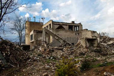 Uluslararası Kherson Havaalanı 'nda Rus pozisyonu. Ukrayna 'daki Kherson Oblastı' nda. Chernobaivka saldırıları, Rusya 'nın güneydeki işgali sırasında Rusya' nın elinde bulunan Kherson Uluslararası Havalimanı 'na yapılan bir dizi Ukrayna saldırısıdır.