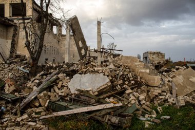 Uluslararası Kherson Havaalanı 'nda Rus pozisyonu. Ukrayna 'daki Kherson Oblastı' nda. Chernobaivka saldırıları, Rusya 'nın güneydeki işgali sırasında Rusya' nın elinde bulunan Kherson Uluslararası Havalimanı 'na yapılan bir dizi Ukrayna saldırısıdır.