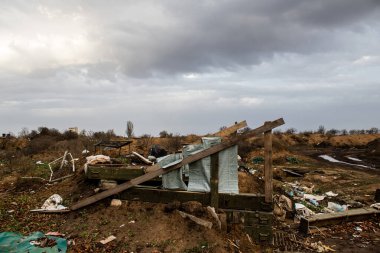 Uluslararası Kherson Havaalanı 'nda Rus pozisyonu. Ukrayna 'daki Kherson Oblastı' nda. Chernobaivka saldırıları, Rusya 'nın güneydeki işgali sırasında Rusya' nın elinde bulunan Kherson Uluslararası Havalimanı 'na yapılan bir dizi Ukrayna saldırısıdır.