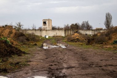 Uluslararası Kherson Havaalanı 'nda Rus pozisyonu. Ukrayna 'daki Kherson Oblastı' nda. Chernobaivka saldırıları, Rusya 'nın güneydeki işgali sırasında Rusya' nın elinde bulunan Kherson Uluslararası Havalimanı 'na yapılan bir dizi Ukrayna saldırısıdır.