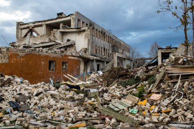 Uluslararası Kherson Havaalanı 'nda Rus pozisyonu. Ukrayna 'daki Kherson Oblastı' nda. Chernobaivka saldırıları, Rusya 'nın güneydeki işgali sırasında Rusya' nın elinde bulunan Kherson Uluslararası Havalimanı 'na yapılan bir dizi Ukrayna saldırısıdır.