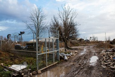 Uluslararası Kherson Havaalanı 'nda Rus pozisyonu. Ukrayna 'daki Kherson Oblastı' nda. Chernobaivka saldırıları, Rusya 'nın güneydeki işgali sırasında Rusya' nın elinde bulunan Kherson Uluslararası Havalimanı 'na yapılan bir dizi Ukrayna saldırısıdır.