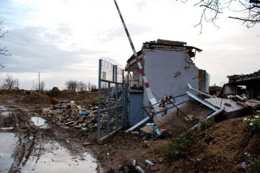 Uluslararası Kherson Havaalanı 'nda Rus pozisyonu. Ukrayna 'daki Kherson Oblastı' nda. Chernobaivka saldırıları, Rusya 'nın güneydeki işgali sırasında Rusya' nın elinde bulunan Kherson Uluslararası Havalimanı 'na yapılan bir dizi Ukrayna saldırısıdır.