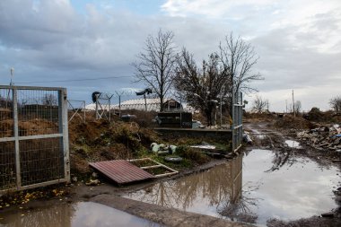 Uluslararası Kherson Havaalanı 'nda Rus pozisyonu. Ukrayna 'daki Kherson Oblastı' nda. Chernobaivka saldırıları, Rusya 'nın güneydeki işgali sırasında Rusya' nın elinde bulunan Kherson Uluslararası Havalimanı 'na yapılan bir dizi Ukrayna saldırısıdır.