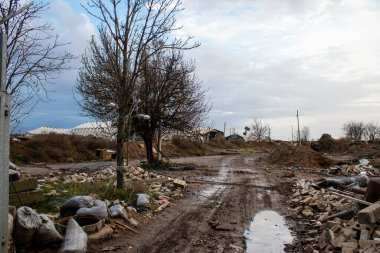Uluslararası Kherson Havaalanı 'nda Rus pozisyonu. Ukrayna 'daki Kherson Oblastı' nda. Chernobaivka saldırıları, Rusya 'nın güneydeki işgali sırasında Rusya' nın elinde bulunan Kherson Uluslararası Havalimanı 'na yapılan bir dizi Ukrayna saldırısıdır.