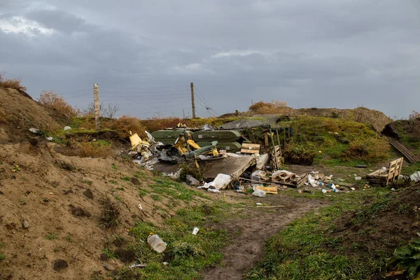 Uluslararası Kherson Havaalanı 'nda Rus pozisyonu. Ukrayna 'daki Kherson Oblastı' nda. Chernobaivka saldırıları, Rusya 'nın güneydeki işgali sırasında Rusya' nın elinde bulunan Kherson Uluslararası Havalimanı 'na yapılan bir dizi Ukrayna saldırısıdır.