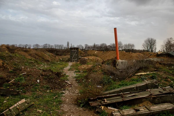 Uluslararası Kherson Havaalanı 'nda Rus pozisyonu. Ukrayna 'daki Kherson Oblastı' nda. Chernobaivka saldırıları, Rusya 'nın güneydeki işgali sırasında Rusya' nın elinde bulunan Kherson Uluslararası Havalimanı 'na yapılan bir dizi Ukrayna saldırısıdır.