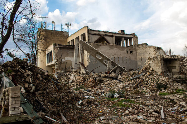 Позиция России в международном аэропорту Херсона. расположен в Херсонской области Украины. Нападения на Чернобаевку - серия украинских нападений на международный аэропорт Херсон, находящийся под контролем России, во время российской кампании вторжения на юг