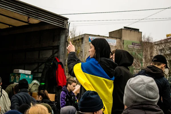 Cidadãos Kherson Recebem Ajuda Humanitária Praça Liberdade Centro Cidade Tropas — Fotografia de Stock