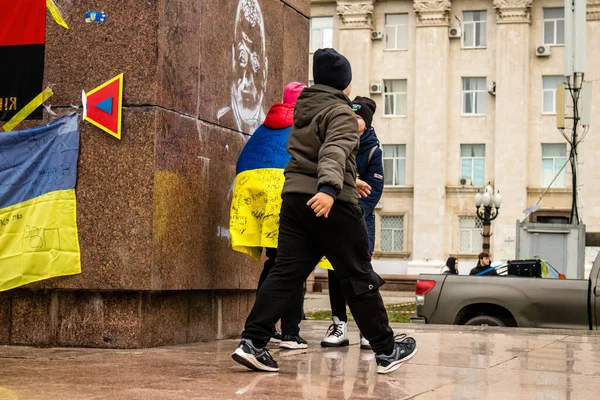 Діти Херсона Відзначають Звільнення Міста Площі Свободи Центрі Міста Російські — стокове фото