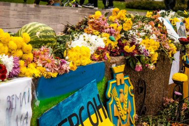 Kherson şehrinin kurtuluşunun kutlanması şehrin merkezindeki Özgürlük Meydanı 'nda gerçekleşti. Rus birlikleri dokuz aylık bir işgalden sonra Kherson 'dan ayrıldı.