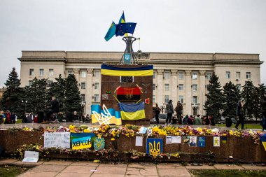 Kherson şehrinin kurtuluşunun kutlanması şehrin merkezindeki Özgürlük Meydanı 'nda gerçekleşti. Rus birlikleri dokuz aylık bir işgalden sonra Kherson 'dan ayrıldı.