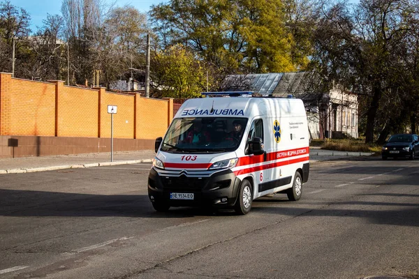 Ambulance Driving Streets Kherson Liberation City Ukrainian Army Russian Troops — Stock Photo, Image