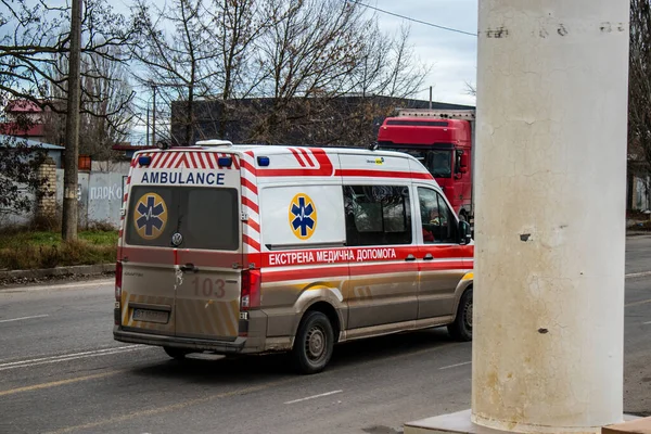 Ambulans Kör Gatorna Kherson Efter Befrielsen Staden Den Ukrainska Armén — Stockfoto