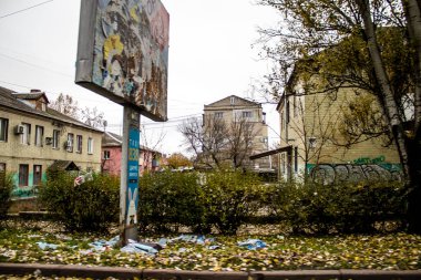 Şehir manzarası ve Kherson City 'deki bina cephesi. Rus birlikleri dokuz aylık işgalden ve Ukrayna ordusunun karşı saldırısından sonra Kherson 'dan ayrıldı.