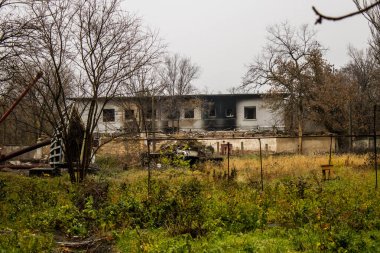 Şehir manzarası ve Kherson City 'deki bina cephesi. Rus birlikleri dokuz aylık işgalden ve Ukrayna ordusunun karşı saldırısından sonra Kherson 'dan ayrıldı.