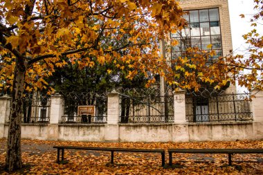 Şehir manzarası ve Kherson City 'deki bina cephesi. Rus birlikleri dokuz aylık işgalden ve Ukrayna ordusunun karşı saldırısından sonra Kherson 'dan ayrıldı.