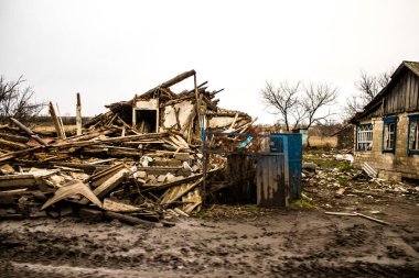 Ukrayna 'nın Donbass bölgesindeki Terny köyünün şehri, burası cephe hattı, Rus ordusu Ukrayna' yı işgal etti ve savaş alanı haline gelen bu bölgede şiddetli çatışmalar yaşanıyor.