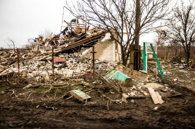 Ukrayna 'nın Donbass bölgesindeki Terny köyünün şehri, burası cephe hattı, Rus ordusu Ukrayna' yı işgal etti ve savaş alanı haline gelen bu bölgede şiddetli çatışmalar yaşanıyor.