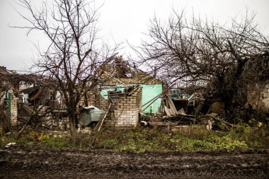 Ukrayna 'nın Donbass bölgesindeki Terny köyünün şehri, burası cephe hattı, Rus ordusu Ukrayna' yı işgal etti ve savaş alanı haline gelen bu bölgede şiddetli çatışmalar yaşanıyor.