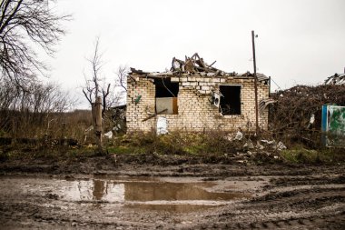 Ukrayna 'nın Donbass bölgesindeki Terny köyünün şehri, burası cephe hattı, Rus ordusu Ukrayna' yı işgal etti ve savaş alanı haline gelen bu bölgede şiddetli çatışmalar yaşanıyor.
