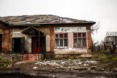 Ukrayna 'nın Donbass bölgesindeki Terny köyünün şehri, burası cephe hattı, Rus ordusu Ukrayna' yı işgal etti ve savaş alanı haline gelen bu bölgede şiddetli çatışmalar yaşanıyor.