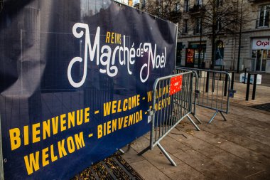 Reims 'deki Noel Pazarı' nın girişi 1-30 Aralık 2022 tarihleri arasında gerçekleşecek. Gezinti güvertesinde Jean-Louis Schneiter, 