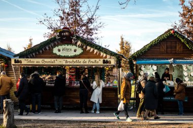 Gezinti güvertesinde Jean-Louis Schneiter, 