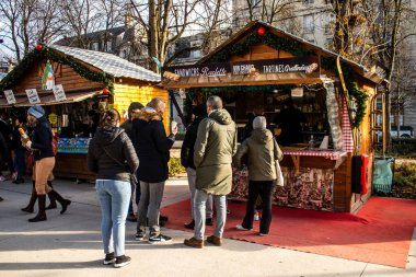 Reims 'deki Noel Pazarı' nı ziyaret edenler 1-30 Aralık 2022 tarihleri arasında gerçekleşecek. Gezinti güvertesinde Jean-Louis Schneiter, 