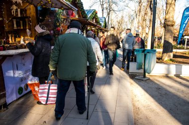 Reims 'deki Noel Pazarı' nı ziyaret edenler 1-30 Aralık 2022 tarihleri arasında gerçekleşecek. Gezinti güvertesinde Jean-Louis Schneiter, 