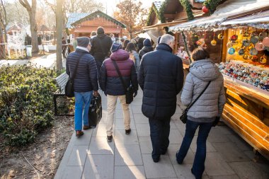 Reims 'deki Noel Pazarı' nı ziyaret edenler 1-30 Aralık 2022 tarihleri arasında gerçekleşecek. Gezinti güvertesinde Jean-Louis Schneiter, 