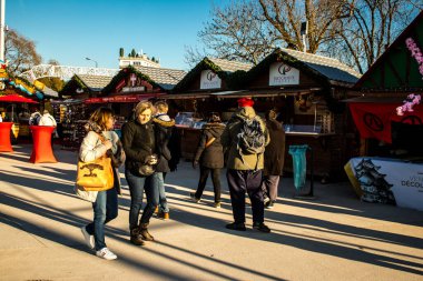 Reims 'deki Noel Pazarı' nı ziyaret edenler 1-30 Aralık 2022 tarihleri arasında gerçekleşecek. Gezinti güvertesinde Jean-Louis Schneiter, 