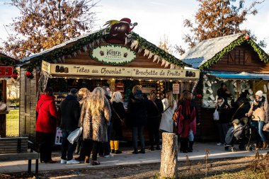 Reims 'deki Noel Pazarı' nı ziyaret edenler 1-30 Aralık 2022 tarihleri arasında gerçekleşecek. Gezinti güvertesinde Jean-Louis Schneiter, 