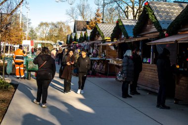 Reims 'deki Noel Pazarı' nı ziyaret edenler 1-30 Aralık 2022 tarihleri arasında gerçekleşecek. Gezinti güvertesinde Jean-Louis Schneiter, 