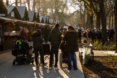 Reims 'deki Noel Pazarı' nı ziyaret edenler 1-30 Aralık 2022 tarihleri arasında gerçekleşecek. Gezinti güvertesinde Jean-Louis Schneiter, 