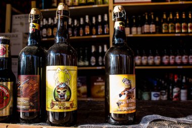 Kanada 'nın Quebec kentindeki Reims' deki Noel Pazarı 'nda Akçaağaç Biraları 1-30 Aralık 2022 tarihleri arasında gerçekleşecek. Gezinti güvertesinde Jean-Louis Schneiter, 