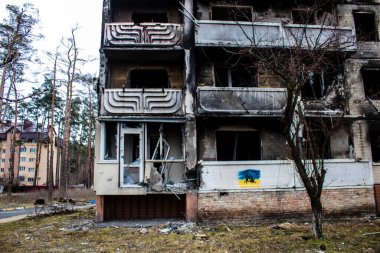 Irpin, Ukrayna 'da Kyiv şehrinin yanında yer alan kahraman bir kasabadır. Çoğu bina ya tahrip edildi ya da onarılamaz şekilde hasar gördü. Şehir Rus topçuları tarafından bombalandı ve savaş sırasında birçok insan öldü..