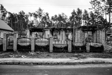 Irpin, Ukrayna 'da Kyiv şehrinin yanında yer alan kahraman bir kasabadır. Çoğu bina ya tahrip edildi ya da onarılamaz şekilde hasar gördü. Şehir Rus topçuları tarafından bombalandı ve savaş sırasında birçok insan öldü..