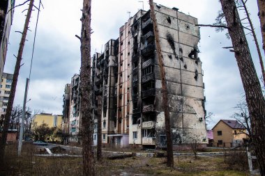 Irpin, Ukrayna 'da Kyiv şehrinin yanında yer alan kahraman bir kasabadır. Çoğu bina ya tahrip edildi ya da onarılamaz şekilde hasar gördü. Şehir Rus topçuları tarafından bombalandı ve savaş sırasında birçok insan öldü..