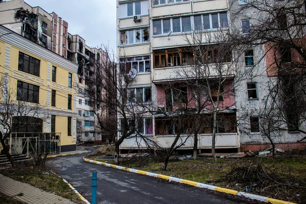 イルピン Irpin ウクライナのキエフに隣接する英雄的な町である ほとんどの建物は修理の範囲を超えて破壊または損傷されます 市はロシアの砲兵隊によって砲撃され 戦闘中に多くの人々が死亡した — ストック写真