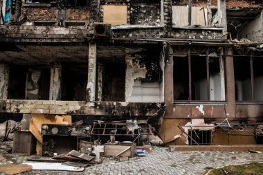 Irpin, Ukrayna 'da Kyiv şehrinin yanında yer alan kahraman bir kasabadır. Çoğu bina ya tahrip edildi ya da onarılamaz şekilde hasar gördü. Şehir Rus topçuları tarafından bombalandı ve savaş sırasında birçok insan öldü..