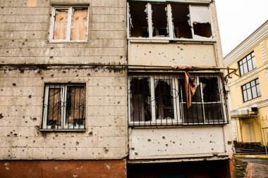 Irpin, Ukrayna 'da Kyiv şehrinin yanında yer alan kahraman bir kasabadır. Çoğu bina ya tahrip edildi ya da onarılamaz şekilde hasar gördü. Şehir Rus topçuları tarafından bombalandı ve savaş sırasında birçok insan öldü..