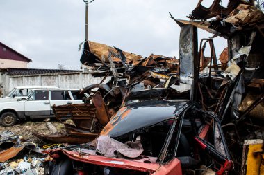 Irpin 'deki, Kyiv Savaşı' nda önemli rol oynayan sivil araçların mezarlığı..