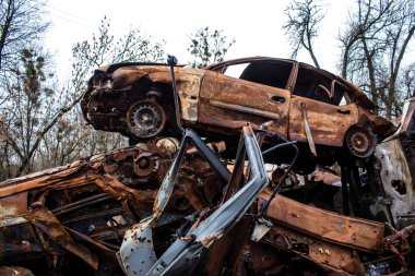 Irpin 'deki, Kyiv Savaşı' nda önemli rol oynayan sivil araçların mezarlığı..