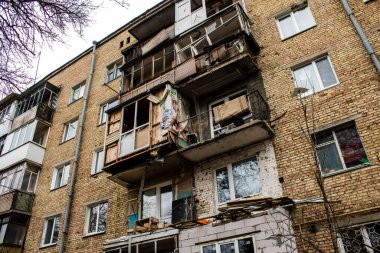 Boucha, Ukrayna 'da Kyiv şehrinin yanında yer alan bir kasabadır. Çoğu bina ya tahrip edildi ya da onarılamaz şekilde hasar gördü. Şehir Rus topçuları tarafından bombalandı ve savaş sırasında birçok insan öldü..