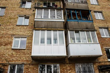 Boucha, Ukrayna 'da Kyiv şehrinin yanında yer alan bir kasabadır. Çoğu bina ya tahrip edildi ya da onarılamaz şekilde hasar gördü. Şehir Rus topçuları tarafından bombalandı ve savaş sırasında birçok insan öldü..