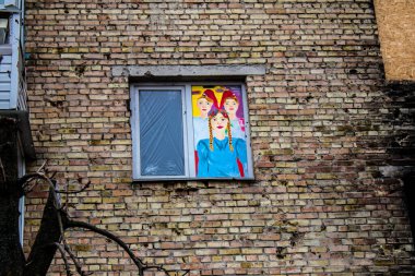 Boucha, Ukrayna 'da Kyiv şehrinin yanında yer alan bir kasabadır. Çoğu bina ya tahrip edildi ya da onarılamaz şekilde hasar gördü. Şehir Rus topçuları tarafından bombalandı ve savaş sırasında birçok insan öldü..