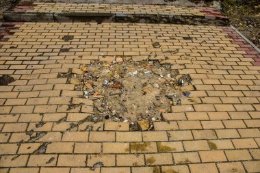 Boucha, Ukrayna 'da Kyiv şehrinin yanında yer alan bir kasabadır. Çoğu bina ya tahrip edildi ya da onarılamaz şekilde hasar gördü. Şehir Rus topçuları tarafından bombalandı ve savaş sırasında birçok insan öldü..