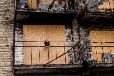 Boucha, Ukrayna 'da Kyiv şehrinin yanında yer alan bir kasabadır. Çoğu bina ya tahrip edildi ya da onarılamaz şekilde hasar gördü. Şehir Rus topçuları tarafından bombalandı ve savaş sırasında birçok insan öldü..