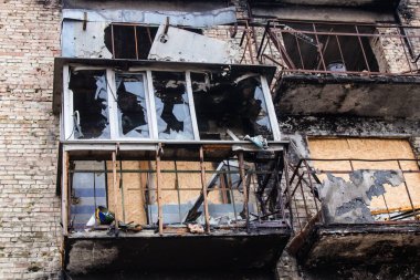 Boucha, Ukrayna 'da Kyiv şehrinin yanında yer alan bir kasabadır. Çoğu bina ya tahrip edildi ya da onarılamaz şekilde hasar gördü. Şehir Rus topçuları tarafından bombalandı ve savaş sırasında birçok insan öldü..